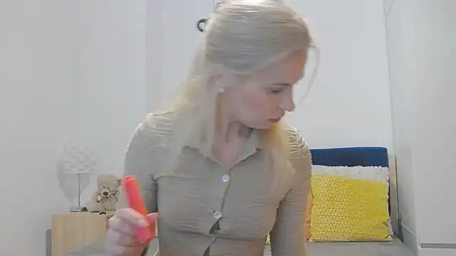 Snapshot of Lika_Soul chatting on 10-21-25, 03:24 Lika Soul online show from 10-21-25, 03:24