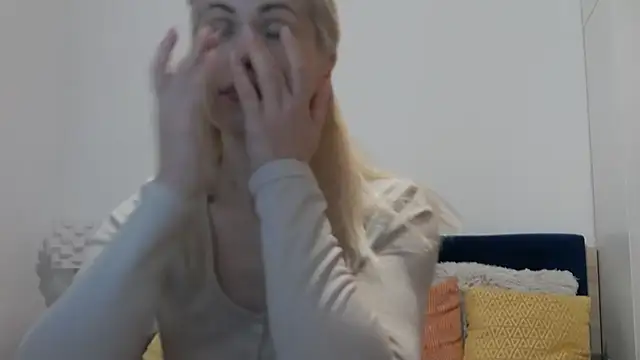 Snapshot of Lika_Soul chatting on 11-28-25, 04:53 Lika Soul online show from 11-28-25, 04:53