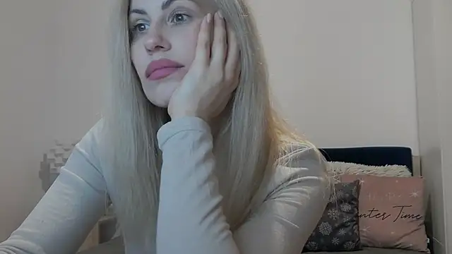 Snapshot of Lika_Soul chatting on 12-18-25, 04:35 Lika Soul online show from 12-18-25, 04:35