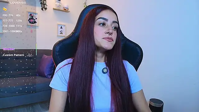 Snapshot of ViolethRosse chatting on 10-15-25, 07:25 ViolethRosse online show from 10-15-25, 07:25