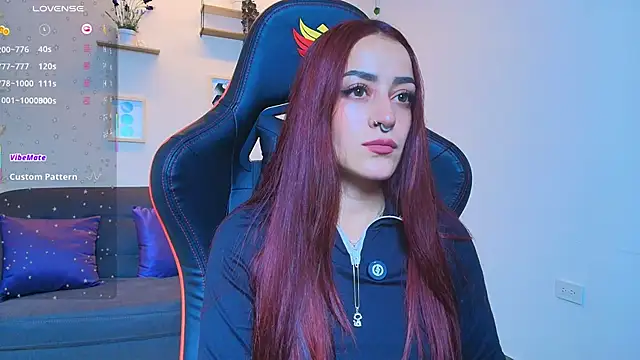 Snapshot of ViolethRosse chatting on 12-15-25, 08:13 ViolethRosse online show from 12-15-25, 08:13