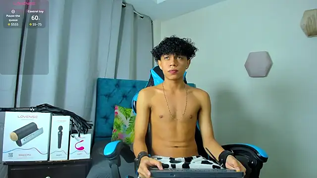 Snapshot of _taylor_black chatting on 09-11-25, 12:44 taylor black online show from 09-11-25, 12:44