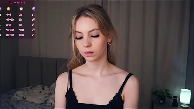 Snapshot of VeronaBench chatting on 11-26-25, 06:47 VeronaBench online show from 11-26-25, 06:47