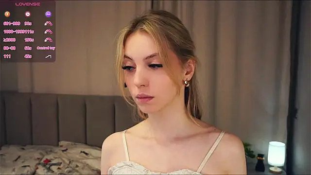 Snapshot of VeronaBench chatting on 11-27-25, 06:37 VeronaBench online show from 11-27-25, 06:37