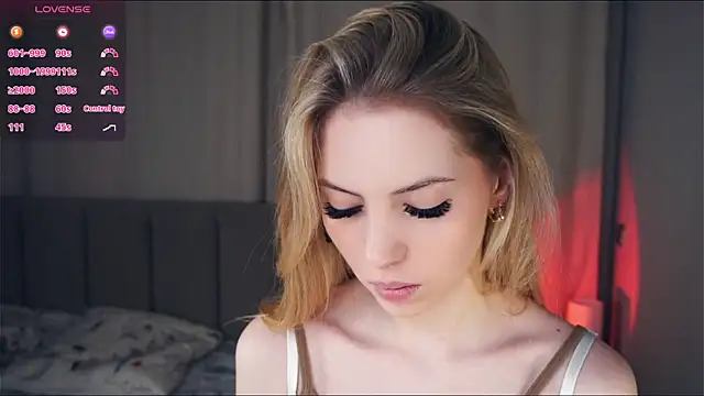 Snapshot of VeronaBench chatting on 11-29-25, 06:27 VeronaBench online show from 11-29-25, 06:27