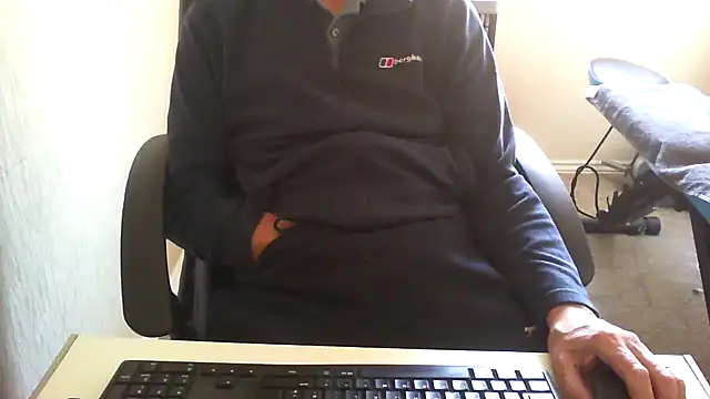 Snapshot of rogpb chatting on 04-21-26, 10:54 rogpb online show from 04-21-26, 10:54