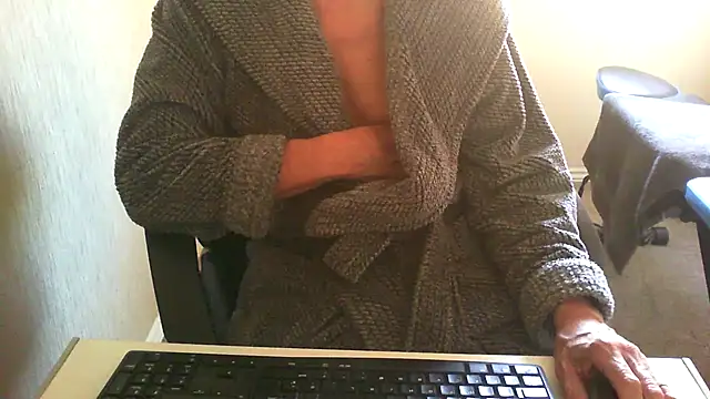 Snapshot of rogpb chatting on 04-25-26, 07:00 rogpb online show from 04-25-26, 07:00