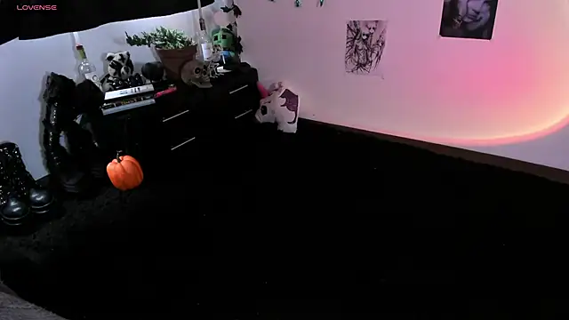 kattusauruss online show from 10-06-25, 02:14