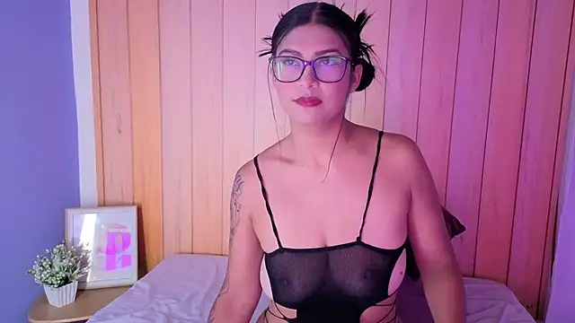 Snapshot of daphnevans chatting on 11-12-25, 03:29 daphnevans online show from 11-12-25, 03:29