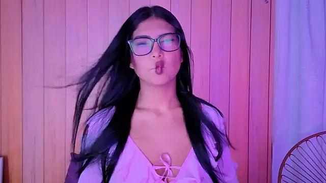 Snapshot of daphnevans chatting on 11-28-25, 03:31 daphnevans online show from 11-28-25, 03:31