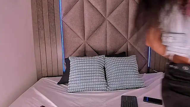 TiffValentinee  online show from 09-13-25, 07:35