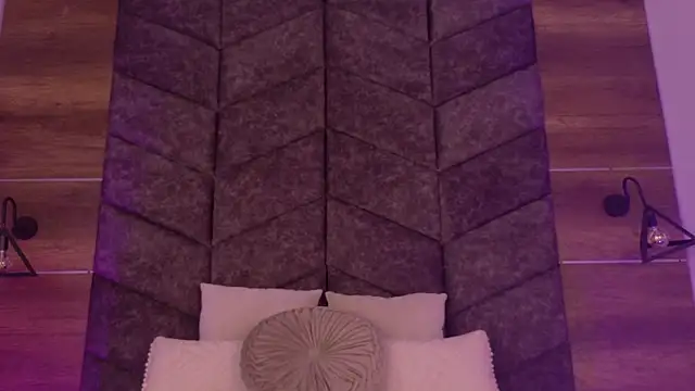 TiffValentinee  online show from 10-04-25, 02:53