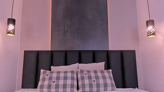 TiffValentinee  online show from 10-07-25, 08:39