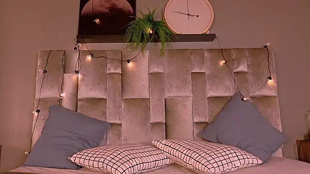 TiffValentinee  online show from 10-13-25, 03:17