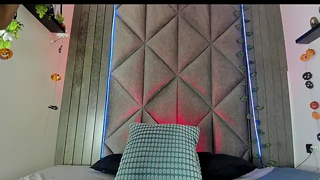 TiffValentinee  online show from 10-24-25, 07:32