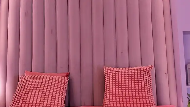 TiffValentinee  online show from 10-28-25, 08:00