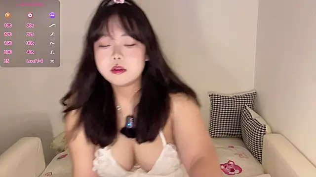 Snapshot of Kittenfishing chatting on 09-10-25, 03:34 Kittenfishing online show from 09-10-25, 03:34