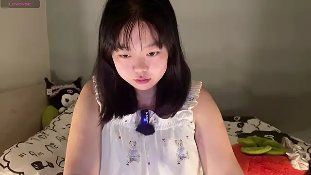 Snapshot of Kittenfishing chatting on 10-21-25, 04:30 Kittenfishing online show from 10-21-25, 04:30