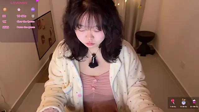 Kittenfishing online show from 11-28-25, 04:31