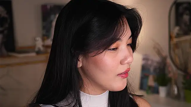 MoiraEger online show from 09-29-25, 05:07