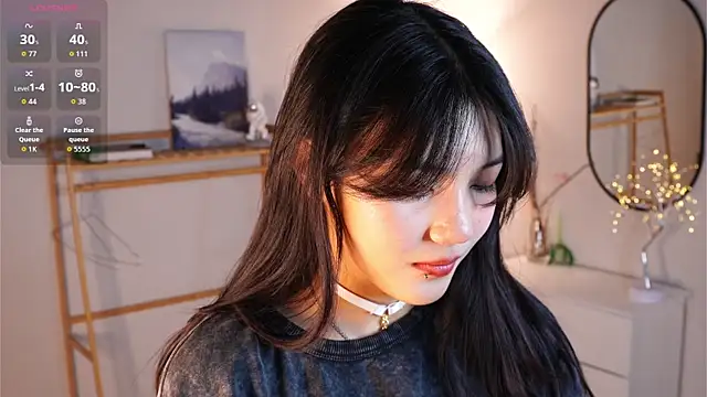 MoiraEger online show from 12-19-25, 05:09