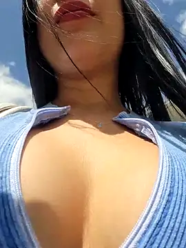 CrisMarulanda online show from 09-08-25, 03:11