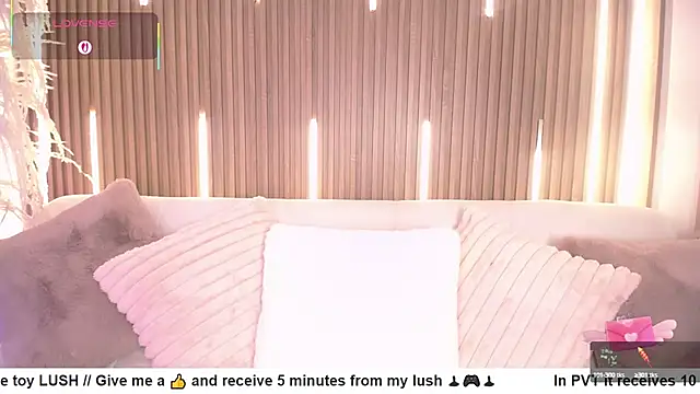 Snapshot of MylaDreams chatting on 09-24-25, 03:21 MylaDreams online show from 09-24-25, 03:21