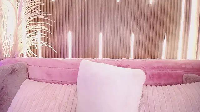 Snapshot of MylaDreams chatting on 09-27-25, 03:44 MylaDreams online show from 09-27-25, 03:44