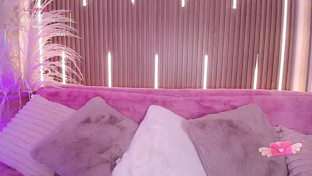 Snapshot of MylaDreams chatting on 10-04-25, 03:37 MylaDreams online show from 10-04-25, 03:37