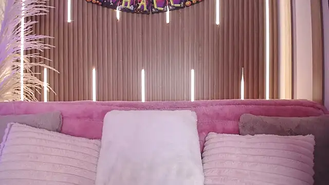 Snapshot of MylaDreams chatting on 10-18-25, 03:42 MylaDreams online show from 10-18-25, 03:42