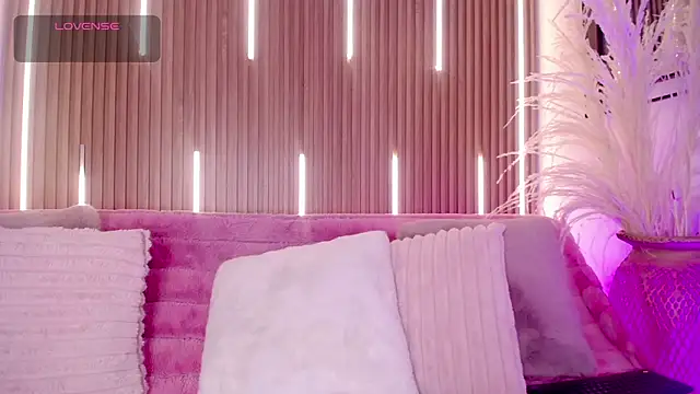 Snapshot of MylaDreams chatting on 11-11-25, 03:50 MylaDreams online show from 11-11-25, 03:50