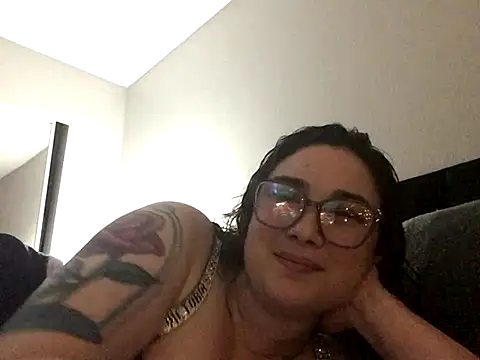 Snapshot of paigeycakes chatting on 11-22-25, 05:06 paigeycakes online show from 11-22-25, 05:06