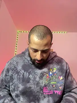 Snapshot of magnumchris chatting on 06-06-26, 01:32 magnumchris online show from 06-06-26, 01:32