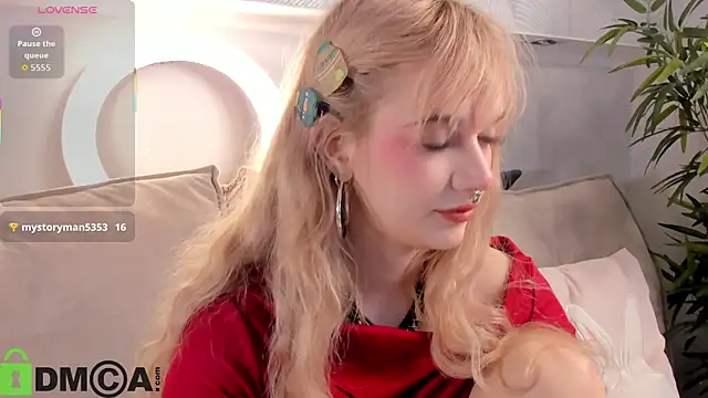 Molly Platt online show from 04-12-26, 09:25