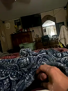 Snapshot of Lilbig_24 chatting on 10-15-25, 04:56 Lilbig 24 online show from 10-15-25, 04:56