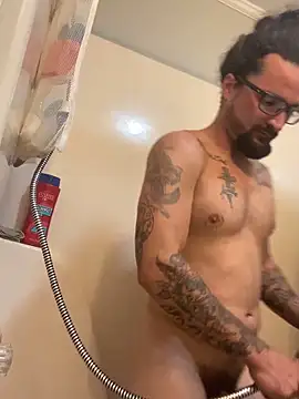 Snapshot of Lilbig_24 chatting on 12-15-25, 09:02 Lilbig 24 online show from 12-15-25, 09:02