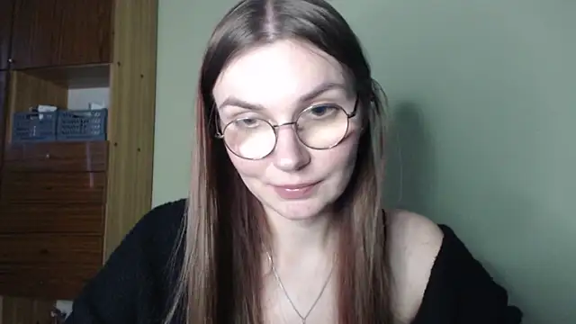 LooveELLYx online show from 12-18-24, 02:49