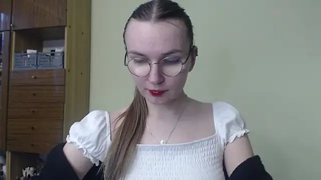 LooveELLYx online show from 12-20-24, 02:38