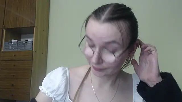 LooveELLYx online show from 12-20-24, 08:45