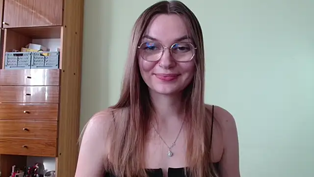 LooveELLYx online show from 10-13-25, 01:33