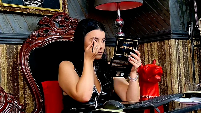 Snapshot of MistressEly chatting on 10-20-25, 11:54 MistressEly online show from 10-20-25, 11:54