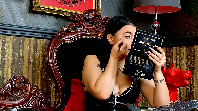 Snapshot of MistressEly chatting on 12-01-25, 06:51 MistressEly online show from 12-01-25, 06:51