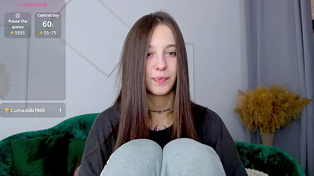 Snapshot of Little_cherryy__ chatting on 09-20-25, 06:36 Little cherryy online show from 09-20-25, 06:36