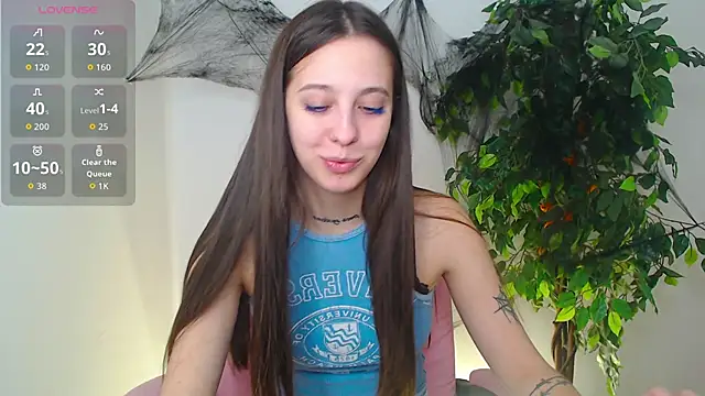 Snapshot of Little_cherryy__ chatting on 10-27-25, 07:56 Little cherryy online show from 10-27-25, 07:56