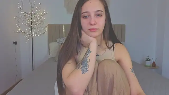 Snapshot of Little_cherryy__ chatting on 12-03-25, 08:12 Little cherryy online show from 12-03-25, 08:12