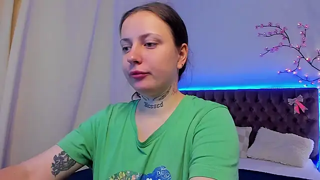 Snapshot of LilaVame chatting on 10-18-25, 07:36 LilaVame online show from 10-18-25, 07:36
