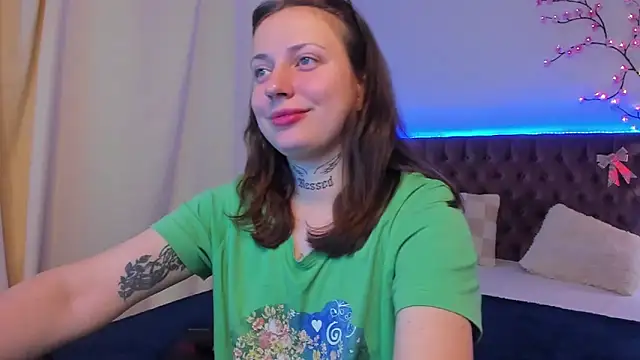 Snapshot of LilaVame chatting on 10-19-25, 07:36 LilaVame online show from 10-19-25, 07:36