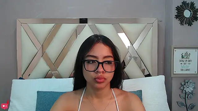 Snapshot of Sky_winter chatting on 04-06-26, 04:08 Sky winter online show from 04-06-26, 04:08