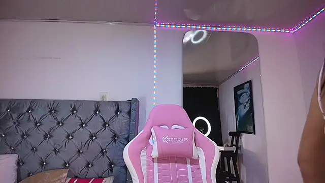 GraceWallace  online show from 11-01-25, 12:23