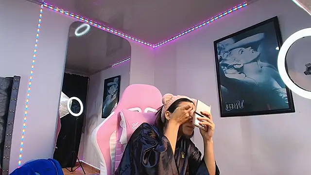 GraceWallace  online show from 11-09-25, 12:20